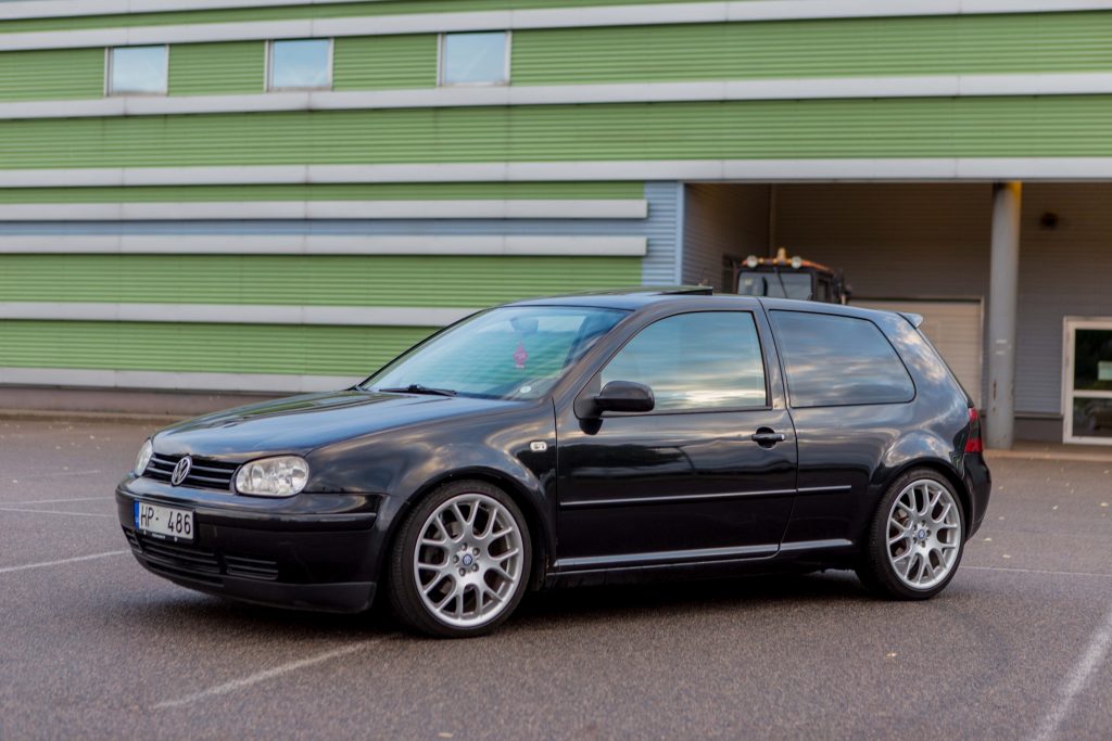 6 tips for stunning car photos-Autolevi-peer-to-peer-car-rental-front-left