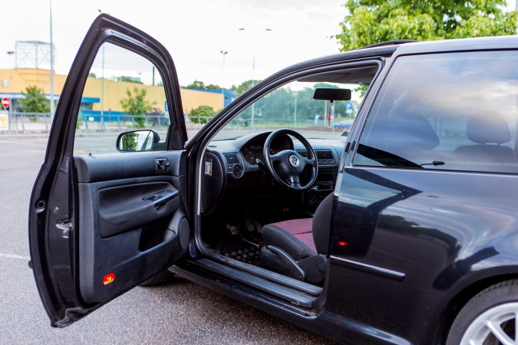 6 tips for stunning car photos-Autolevi-peer-to-peer-car-rental-open-doors