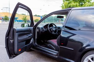 6 tips for stunning car photos-Autolevi-peer-to-peer-car-rental-open-doors