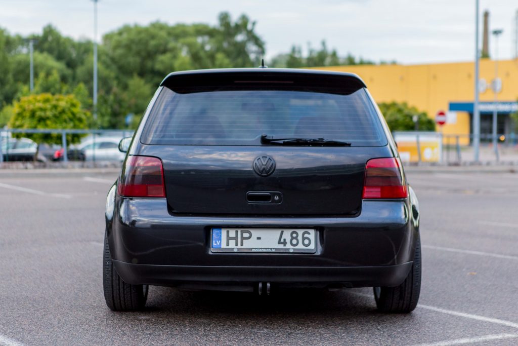 6 tips for stunning car photos-Autolevi-peer-to-peer-car-rental-back