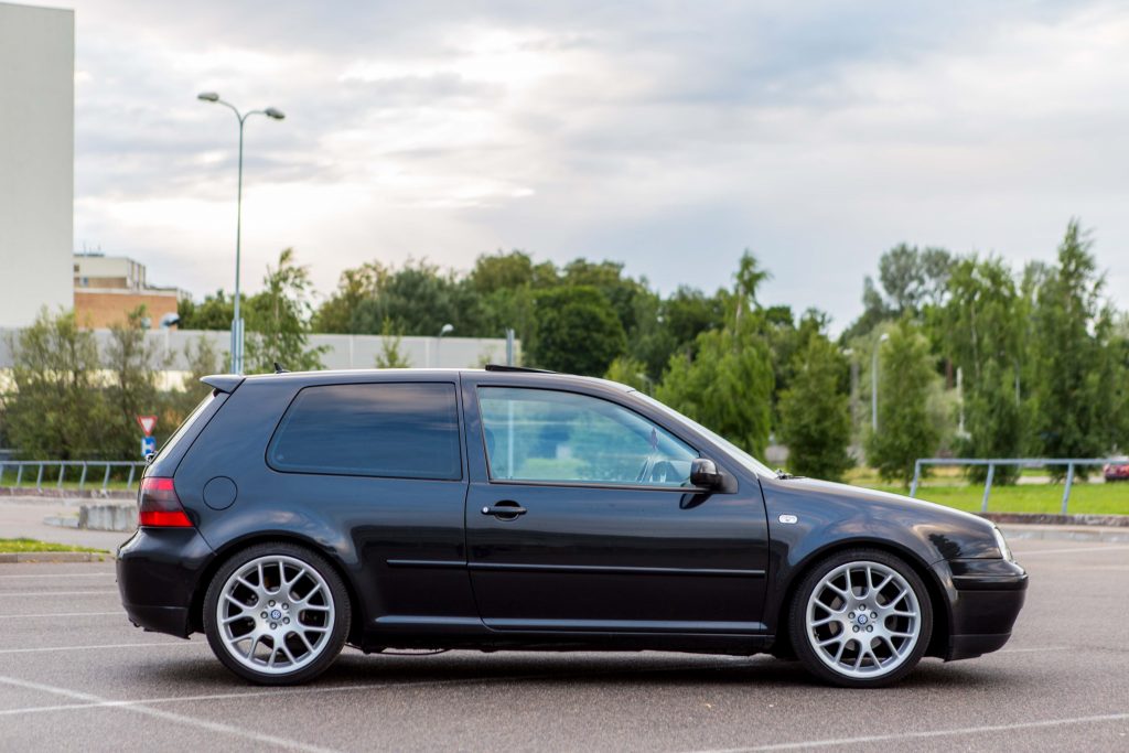 6 tips for stunning car photos-Autolevi-peer-to-peer-car-rental-side-right