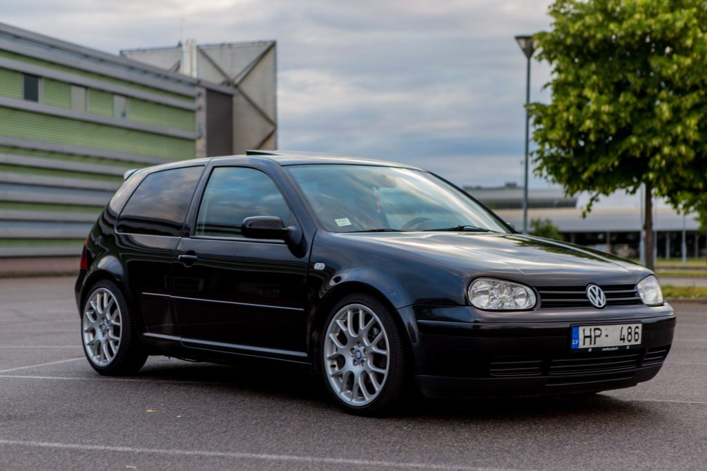 6 tips for stunning car photos-Autolevi-peer-to-peer-car-rental-front-right
