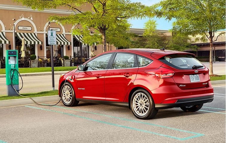 Top 10 Electrical cars with best driving range-9