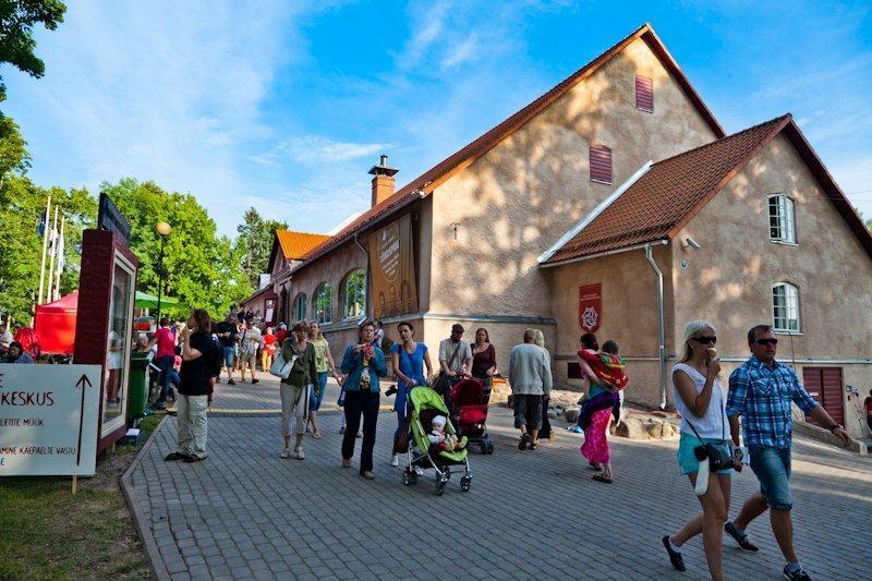 Autolevi-viljandi-folk